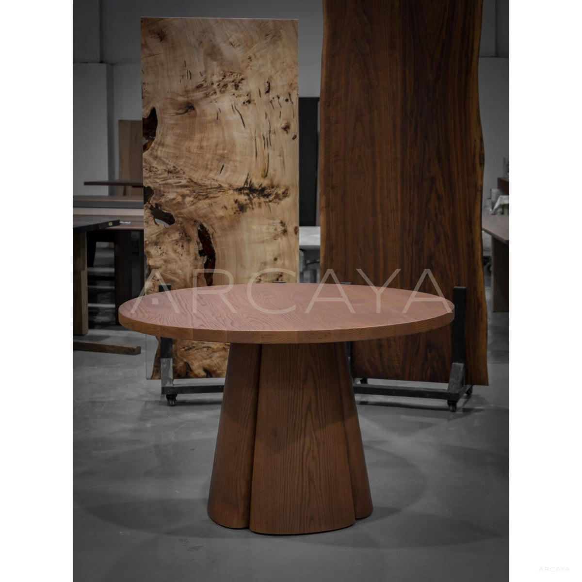 Soft Line Round Table in detail