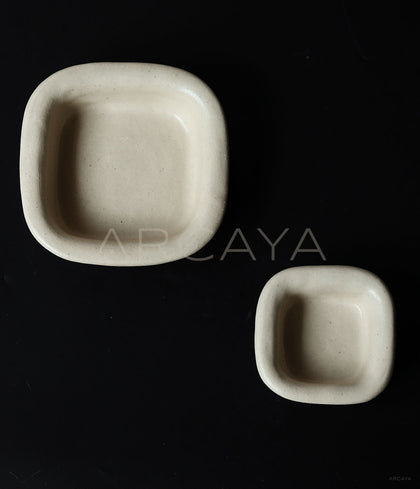 Amu Collab Folded Edge Square Ceramic Plate - scene