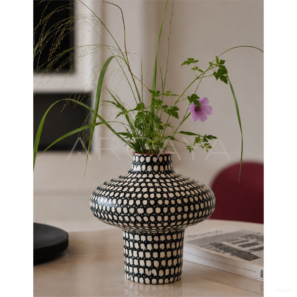 Hand Painted Plaid Vase 2 in detail