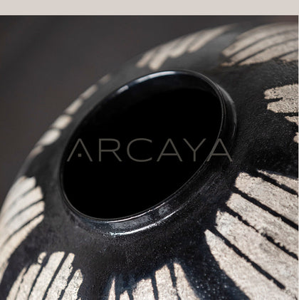 Xiangda Collab White Line Black Glaze Sphere Vase - scene