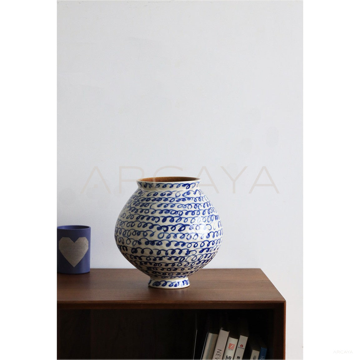 Jingdezhen Vintage Art Vase in detail