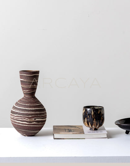 Dadan Marbled Clay Vase Living Room - scene