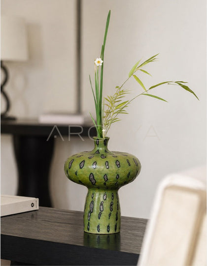 Dadan Vintage Art Ceramic Vase - scene
