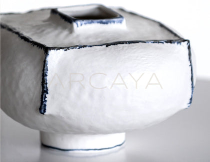 Dadan Hand Painted Blue White Outline Vase - scene