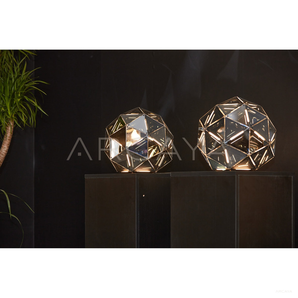 Prism Globe Short Base Table Lamp 95373 in detail