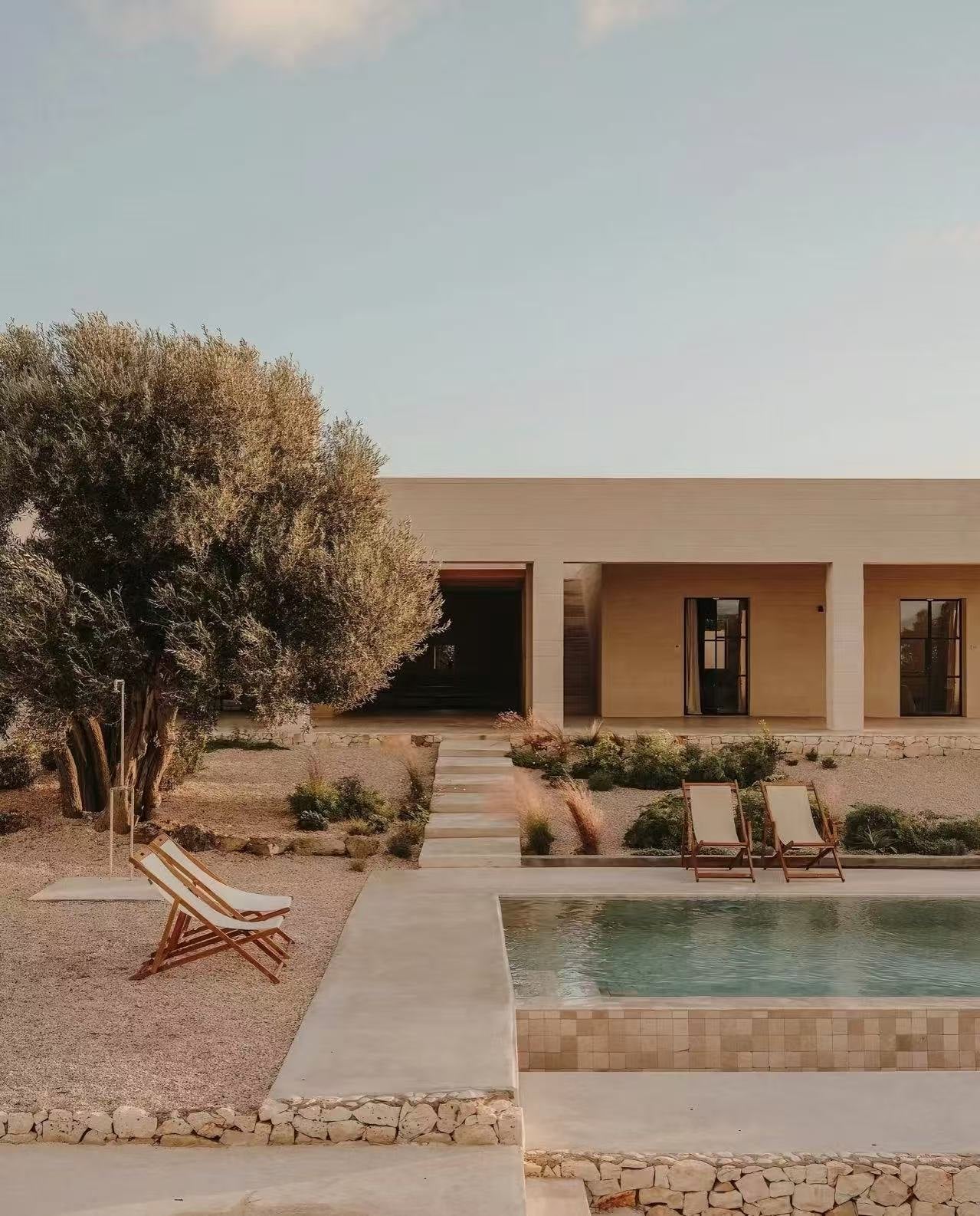 Atherton villa pool and outdoor living area