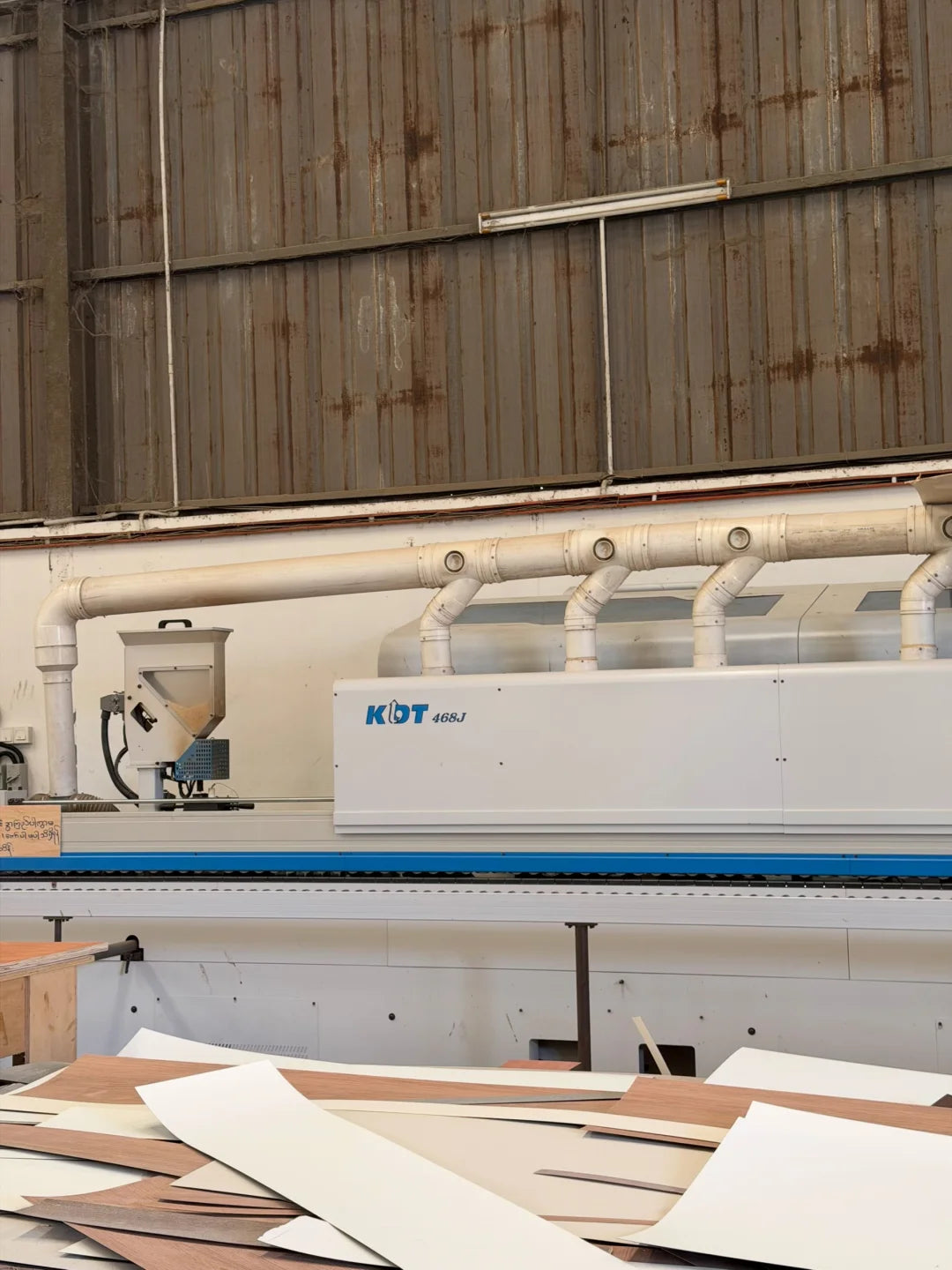 Edge banding machine used for cabinet board finishing