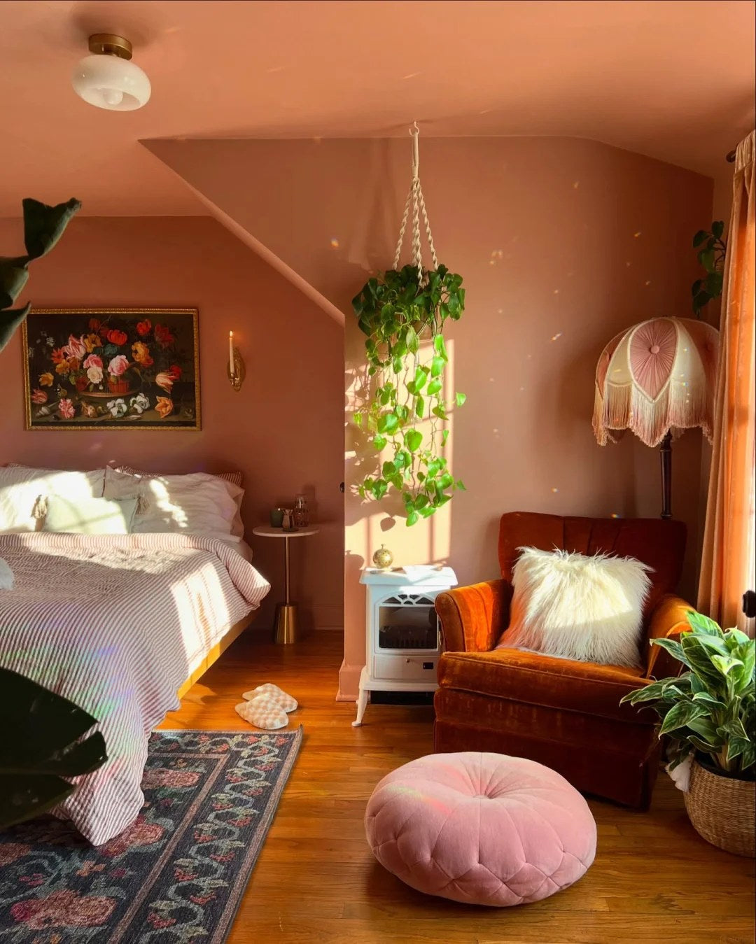 Use bedroom corners for soft secondary storage