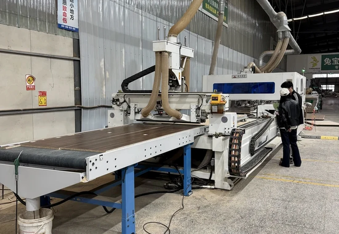 Panel processing machine translating cabinet dimensions into production components