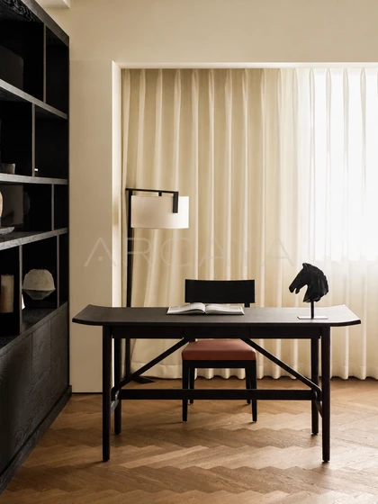 Sable Blanc Desk - front view 01