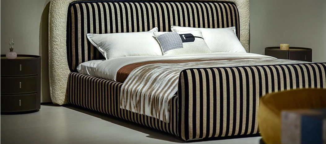 A00192 Bed in a finished interior.
