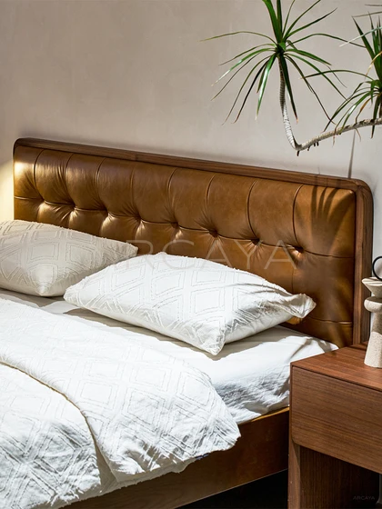 Riva Blanc Bed - front view 04