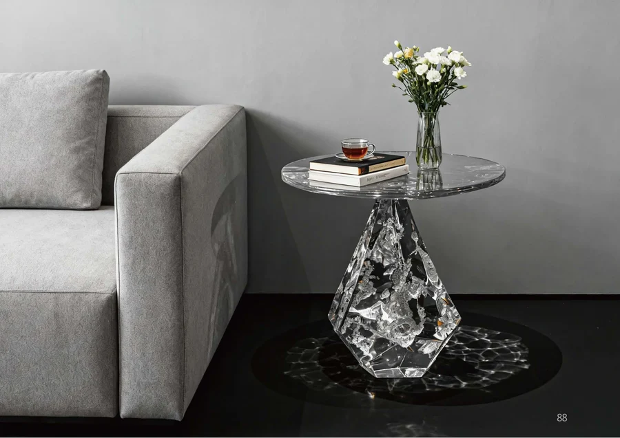 Rich and beautiful — Tables & Consoles — T093 — image 1