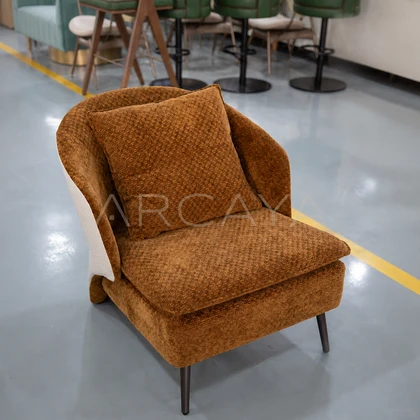 Haven Manor Lounge Chair - front view 04